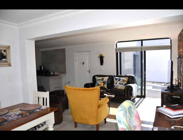 2 BEDROOM APARTMENT FOR SALE IN ISLAND VIEW